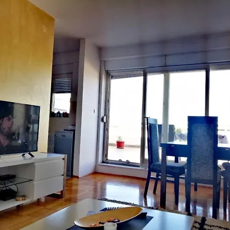 Apartman Dona شقة
