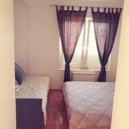 Apartman Dona شقة