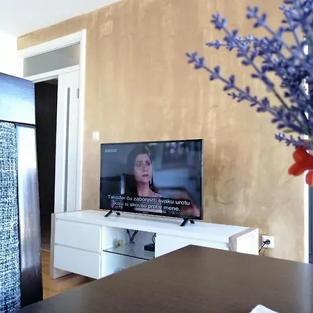 Apartman Dona شقة *