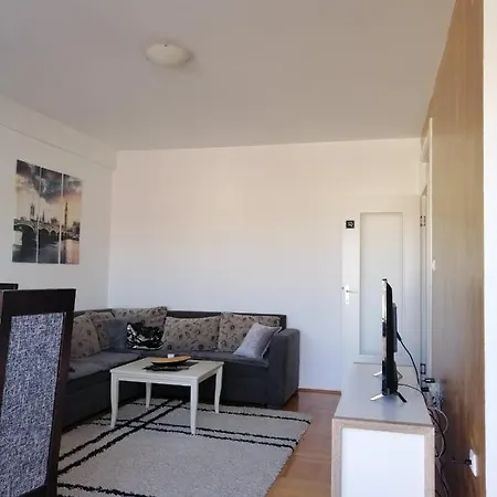 Apartman Dona شقة *